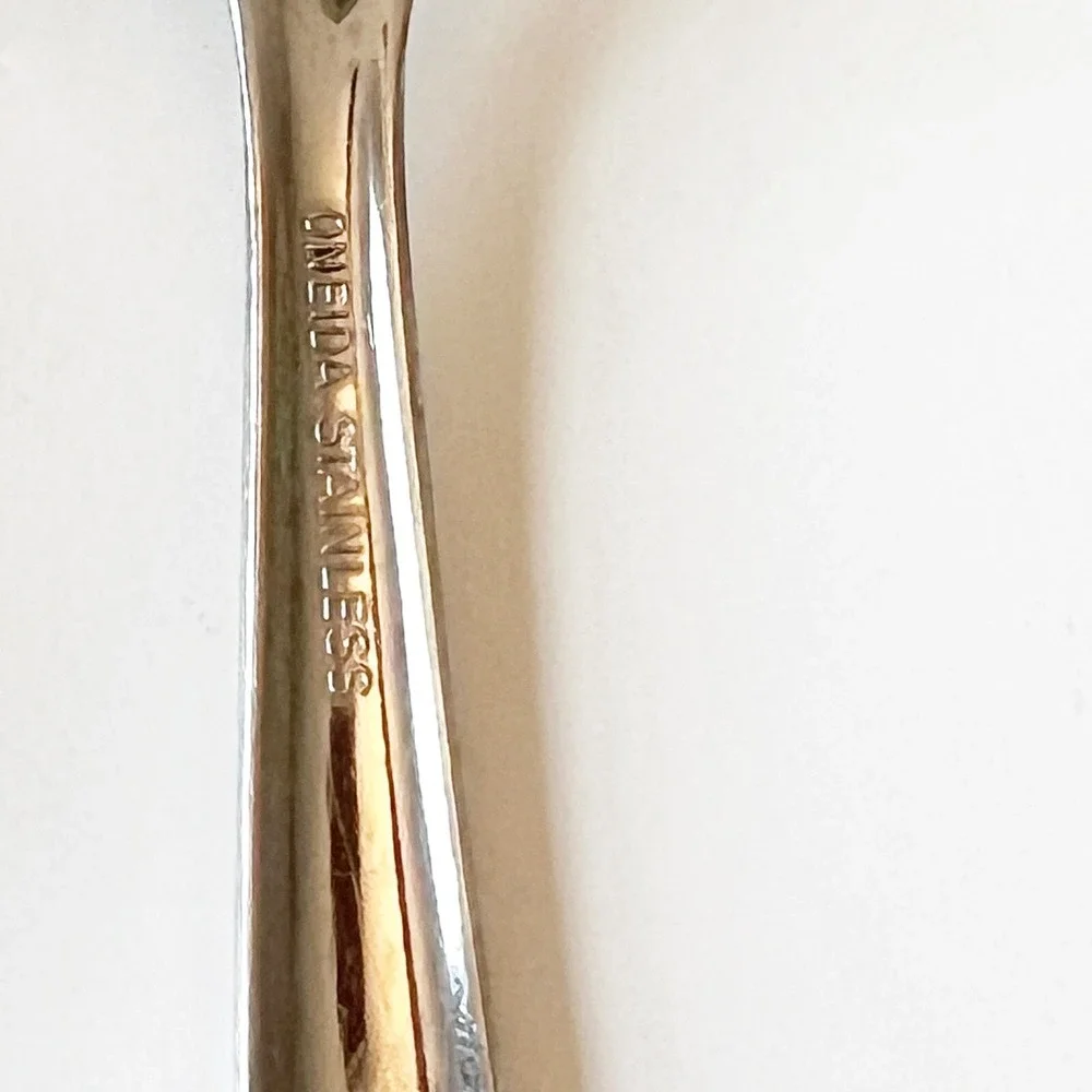 Oneida stainless roseanne